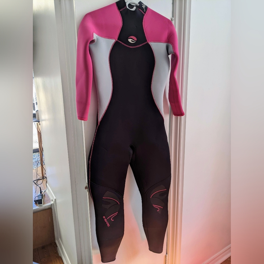Bare Nixie Scuba Wetsuit Size 7